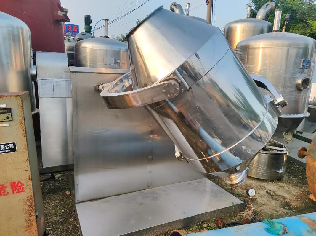 不锈钢三维混合机.设备采用304不锈钢板制作而成 360度无